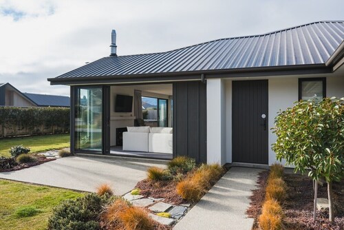 Warm & Cosy | Pool Table | Idyllic Location At Lake Hawea