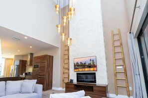 Smart TV - Last Minute Disney Getaway! Modern Townhouse & Private Terrace. Book Now! #170877 (Orlando)