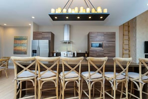 Coffee/tea maker, fridge, microwave, oven - Last Minute Disney Getaway! Modern Townhouse & Private Terrace. Book Now! #170877 (Orlando)