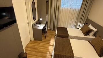华丽三人房 | 办公桌、笔记本电脑工作区、熨斗/熨板、免费 WiFi