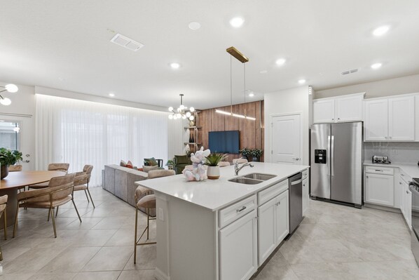 Coffee/tea maker, fridge, microwave, oven - Last Minute Disney! Private Pool & Themed Bedrooms. Book Now! #174923 (Orlando)