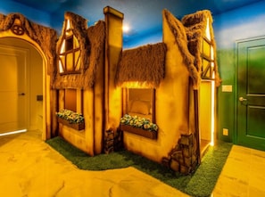 Iron/ironing board, WiFi, bed sheets - Last Minute Disney! Private Pool, Hot Tub & Themed Bedrooms. Book Now! #174955 (Orlando)