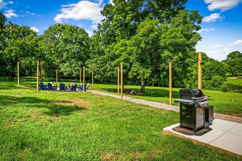 6 Private Acres! HotTub~Theater | Gamerm | Arcade