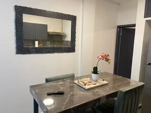 Dining - Dpto. 1 Ejecutivo con WiFi, Terraza, Parking y A/c (Cuautla)