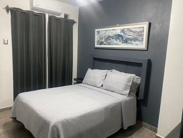 Room - Dpto. 5 Moderno con Terraza, A/C y WiFi. (Cuautla)
