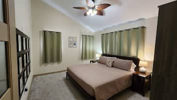 Travel crib, WiFi, bed sheets