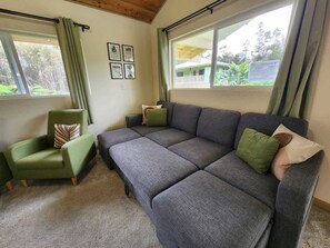 Living area - Spotlessly Clean Family Oasis | AC | King Beds | Breakfast | Fire Pit | 15 Min to Volcanoes National Park (Mountain View)