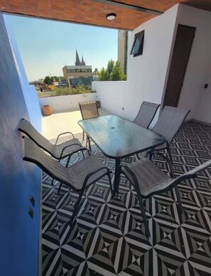 Outdoor dining - Vrbo Property (Guadalajara)