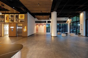 Interior - Be live (Medellín)