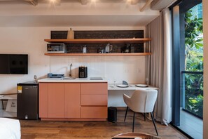 Monolocale Superior, 1 letto matrimoniale, balcone | Cucina privata | Mini-frigorifero, microonde, piano cottura, pentole/stoviglie/utensili