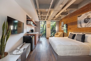 Superior Studio, 1 Double Bed, Balcony | Desk, laptop workspace, blackout drapes, iron/ironing board - Be live (Medellín)