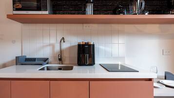 Superior Studio, 1 Double Bed, Balcony | Private kitchen | Mini-fridge, microwave, stovetop, cookware/dishes/utensils