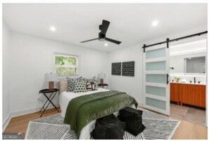 Unclassified image, 2 of 3, button - Spacious 3-bedroom house in charming Atlanta with AC (Atlanta)