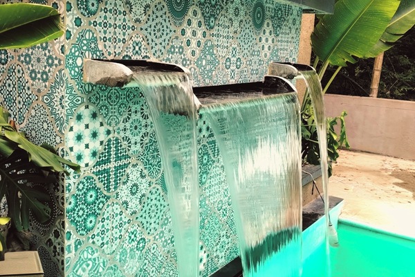 4 outdoor pools