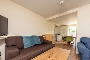 TV - Budget-Friendly Group Stay in Newport - Pass the Keys (Newport)