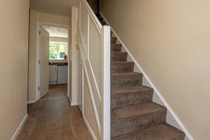 Interior - Budget-Friendly Group Stay in Newport - Pass the Keys (Newport)