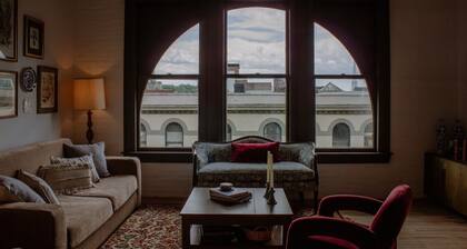 The Ilium Suite 404 - River view Luxury 1 bd Suite in Downtown Troy