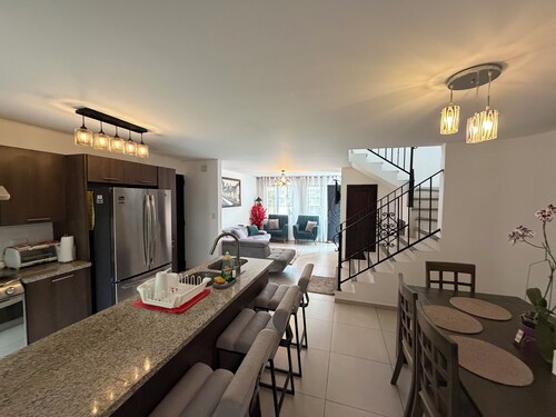 Charming 3-bedroom estate in Santa Tecla with cool AC and gym on a volcano