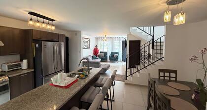 Charming 3-bedroom estate in Santa Tecla with cool AC and gym on a volcano