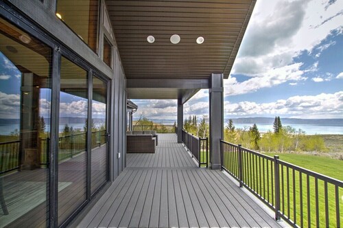 Spacious mountain home with lake views, large decks, bunk rooms, and resort amenities