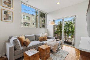 Living area - Spacious Townhome in an Unbeatable Location (Seattle)