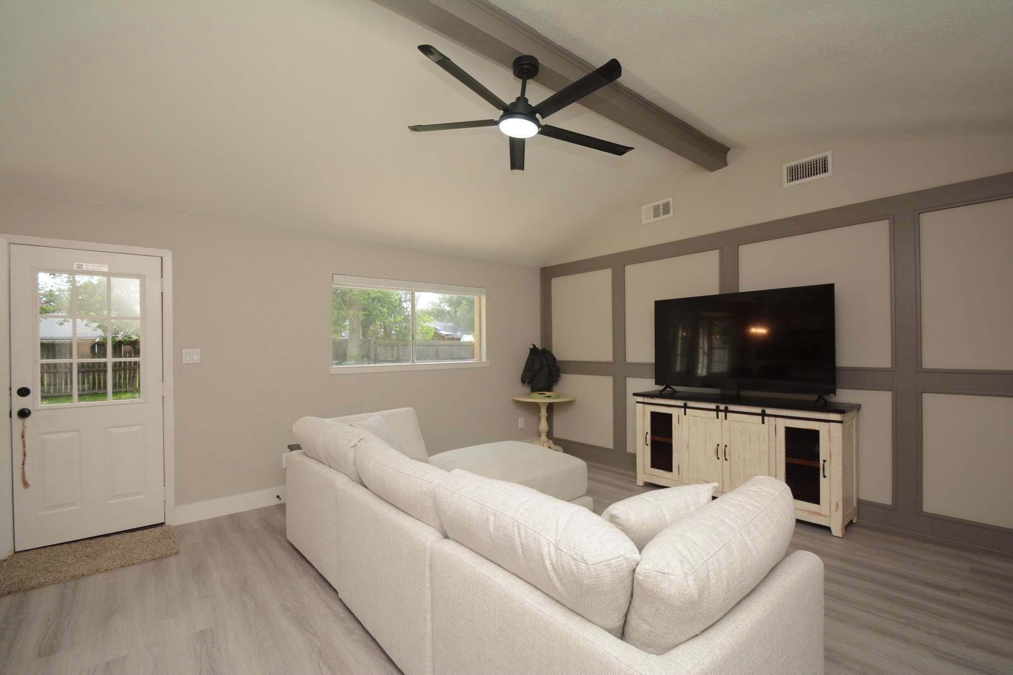 Cozy Fall Friendswood Retreat  4br- Big Yard Fun - Pearland, TX