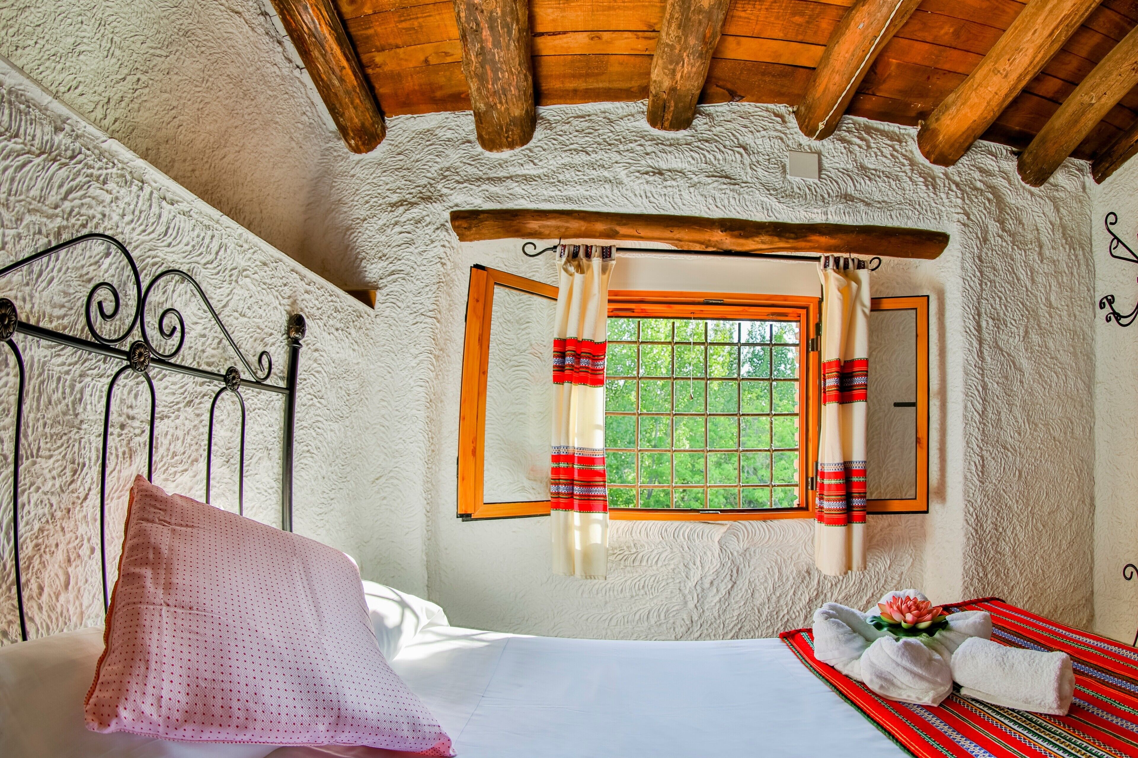WiFi, bed sheets