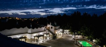 Country House 'Cueva 2' with Mountain View, Shared Pool and Wi-Fi