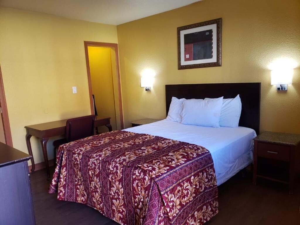 WiFi (free), bed sheets