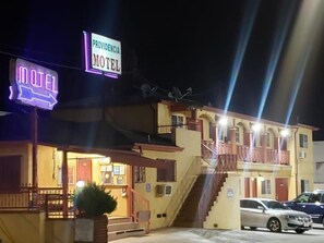 Exterior - Providencia Motel (Burbank)