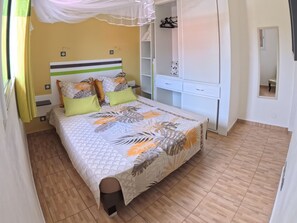 Iron/ironing board, WiFi, bed sheets, wheelchair access - Creole bungalow with views of the ocean and tropical scenery – Le Tapeur, Guadeloupe (Pointe-Noire)