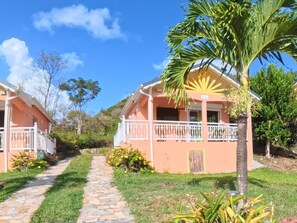 Exterior - Creole bungalow with views of the ocean and tropical scenery – Le Tapeur, Guadeloupe (Pointe-Noire)
