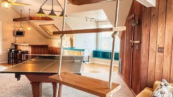 Smart TV, table tennis