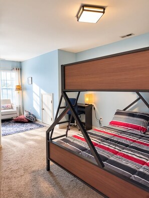 3 slaapkamers, een strijkplank/strijkijzer, gratis wifi, beddengoed