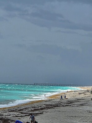 Beach - Serene 2-bedroom condo in charming Jupiter Ocean & Racquet Club, (Jupiter)
