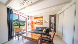 Living area - Maison en pierre dans un hameau privé (Pont-l'Abbé)