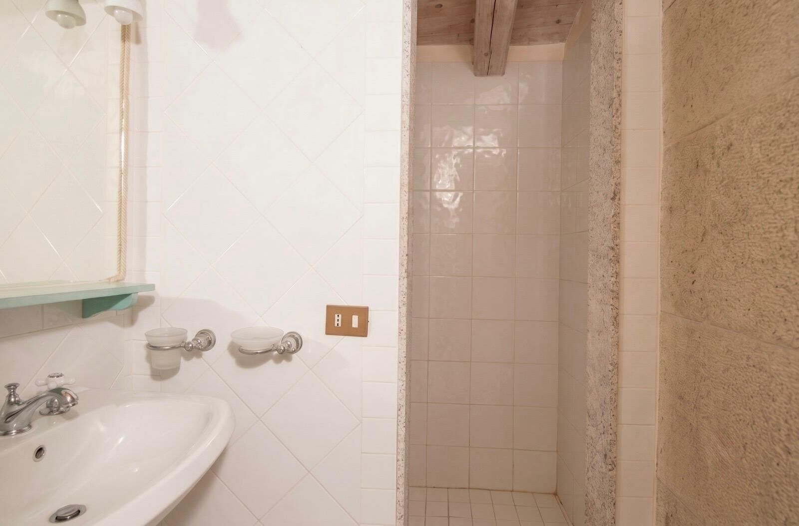 Dusche, Haartrockner, Bidet, Handtücher