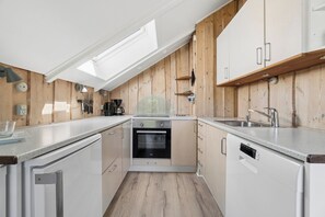 Coffee/tea maker, fridge, oven, stovetop - MTB, beach & peace – holiday by the dunes (Fjerritslev)