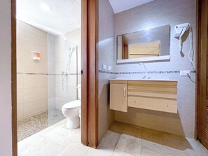 Deluxe-Apartment, 2 Schlafzimmer, Strandblick | Badezimmer