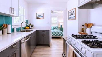 Coffee/tea maker, fridge, microwave, stovetop