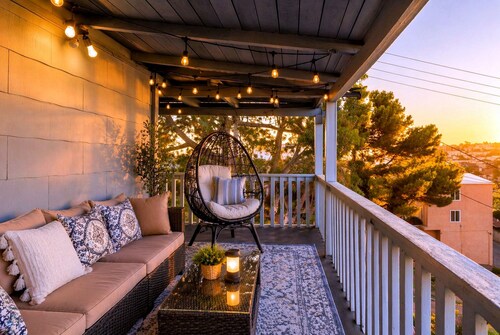 CasaViva Vista · Top-Floor 2BR with Private Porch, City Views, Walk to Eats