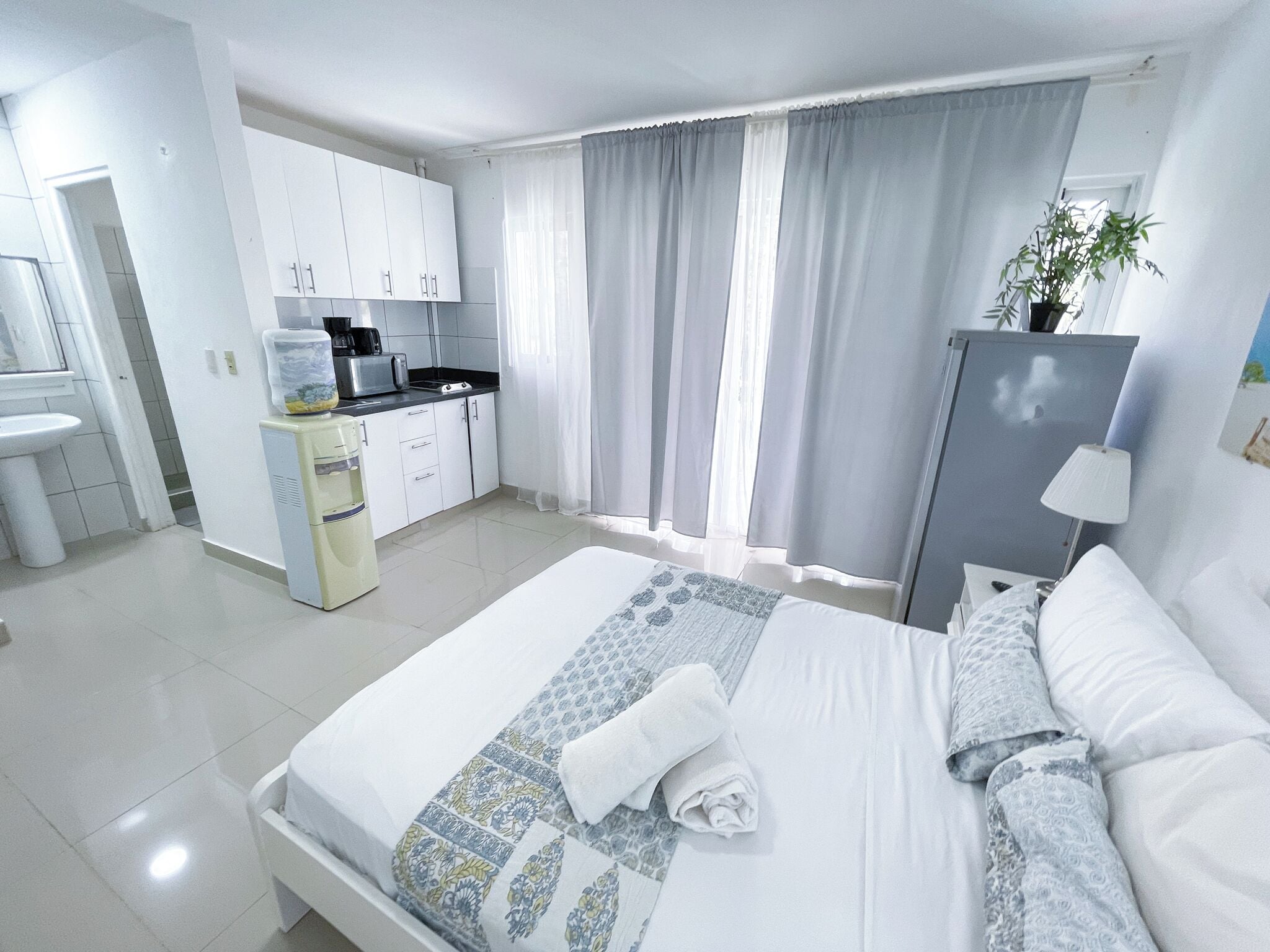 Monolocale comfort, accesso alla piscina, vista piscina | Cucina privata | Macchina per tè/caffè, frigorifero, microonde (su richiesta)