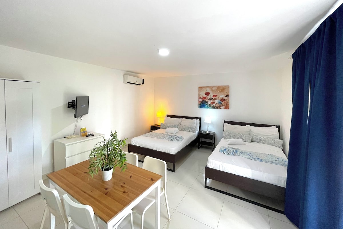 Estúdio luxo, vista para a piscina | Roupas de cama de algodão egípcio, roupas de cama premium