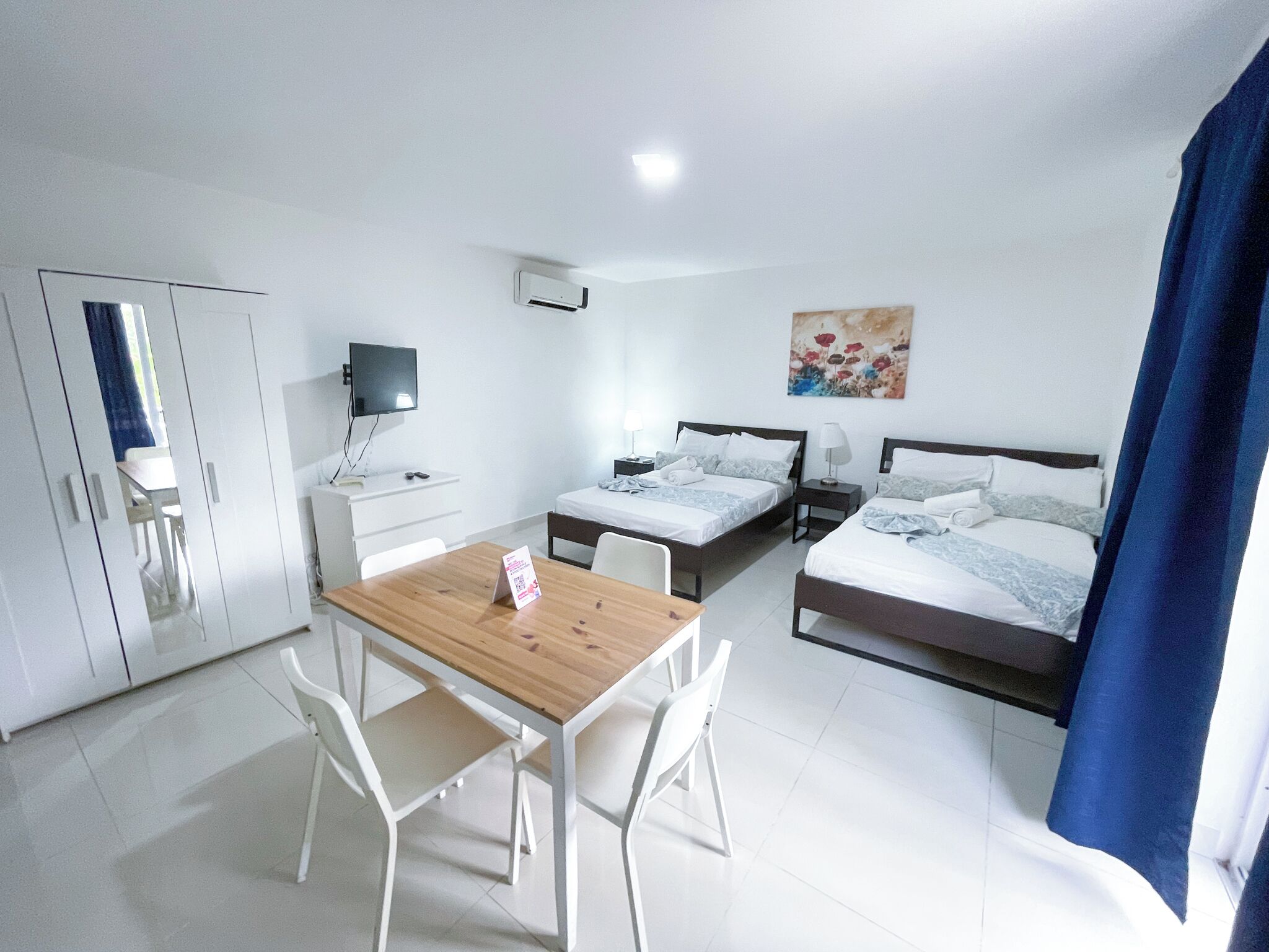 Deluxe-Studio, Poolblick | Zimmersafe, kostenloses WLAN, Bettwäsche