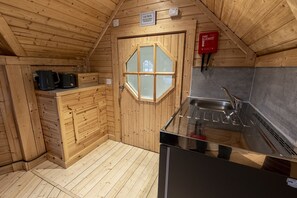 Private kitchen - Hare Hill Cabin - sleeps 2 guests in 1 bedroom (Kirknewton)