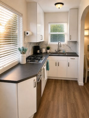 Coffee/tea maker, fridge, microwave, stovetop - CasaViva Nest Cute Studio w/ Patio, Firepit & Backyard Access — Walk to Eats (San Diego)