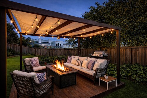 CasaViva Nest Cute Studio w/ Patio, Firepit & Backyard Access — Walk to Eats