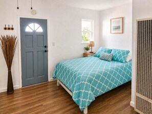 Desk, iron/ironing board, travel cot, WiFi - CasaViva Nest Cute Studio w/ Patio, Firepit & Backyard Access — Walk to Eats (San Diego)