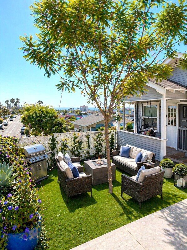Terrace/patio - CasaViva Luna 3BR/2BA Private Firepit & Front Yard - Walk to Hillcrest and Eats (San Diego)