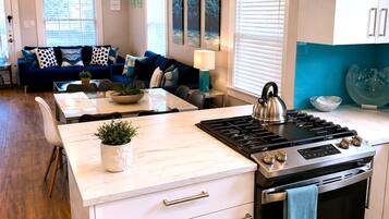 Fridge, microwave, stovetop, dishwasher